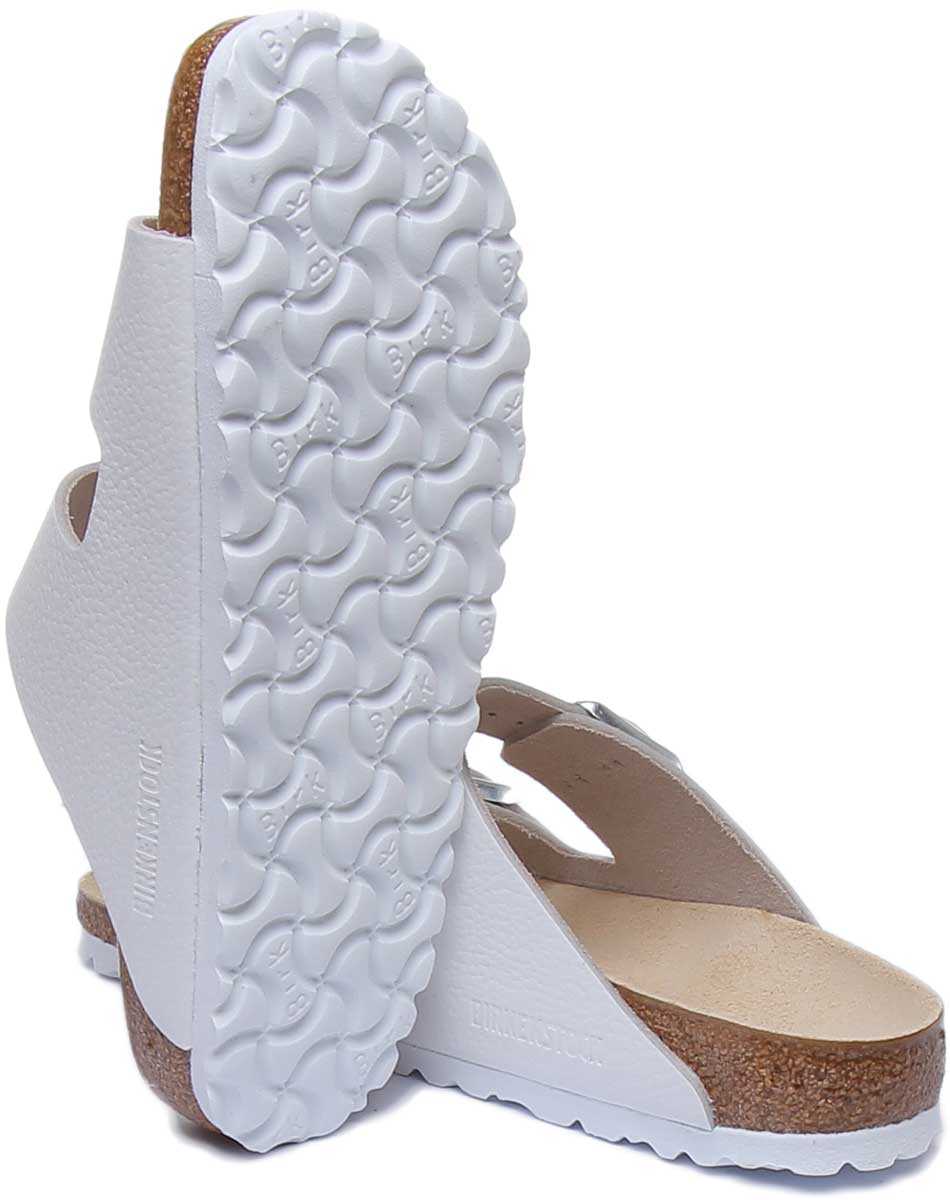 Birkenstock Arizona Sandali con cinturini in pelle nubuck da donna in bianco